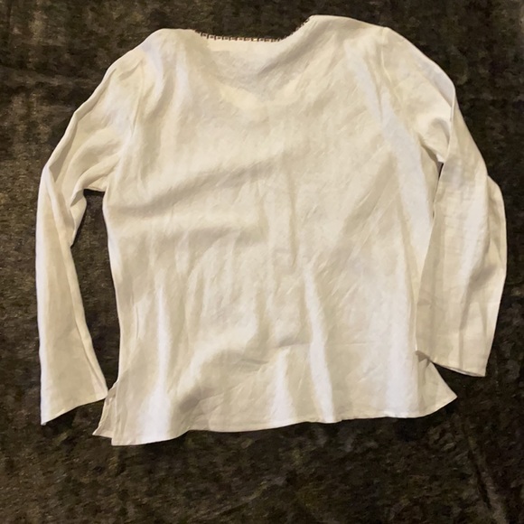 Carlie’s Court linen top never worn with beading - Picture 3 of 6